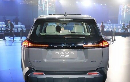 Toyota RAV4, 2025 год, 4 500 000 рублей, 2 фотография