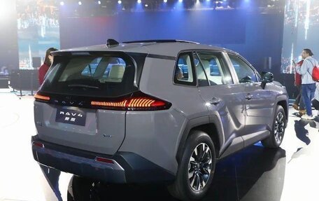 Toyota RAV4, 2025 год, 4 500 000 рублей, 4 фотография