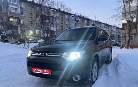 Mitsubishi Outlander III рестайлинг 3, 2013 год, 1 850 000 рублей, 1 фотография