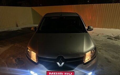 Renault Logan II, 2015 год, 600 000 рублей, 1 фотография