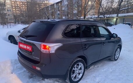 Mitsubishi Outlander III рестайлинг 3, 2013 год, 1 850 000 рублей, 3 фотография