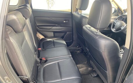 Mitsubishi Outlander III рестайлинг 3, 2013 год, 1 850 000 рублей, 13 фотография