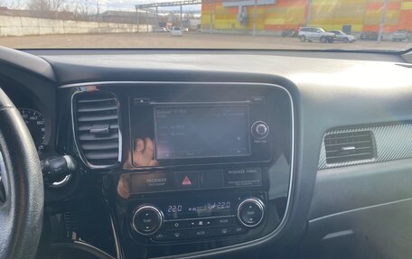 Mitsubishi Outlander III рестайлинг 3, 2013 год, 1 850 000 рублей, 10 фотография