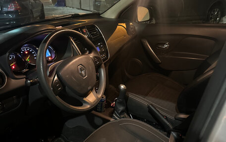 Renault Logan II, 2015 год, 600 000 рублей, 17 фотография