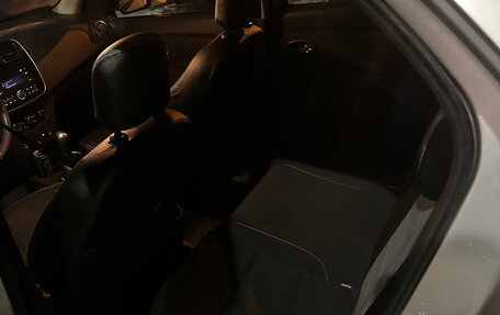 Renault Logan II, 2015 год, 600 000 рублей, 16 фотография