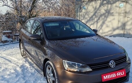 Volkswagen Jetta VI, 2011 год, 930 000 рублей, 2 фотография