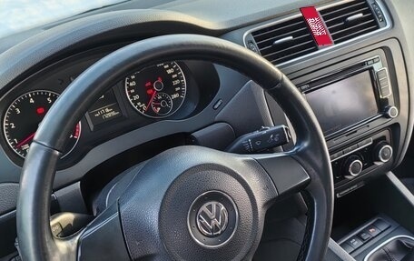 Volkswagen Jetta VI, 2011 год, 930 000 рублей, 10 фотография