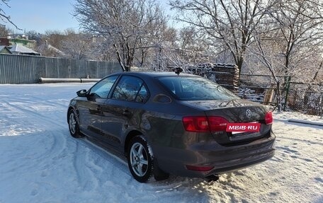 Volkswagen Jetta VI, 2011 год, 930 000 рублей, 3 фотография