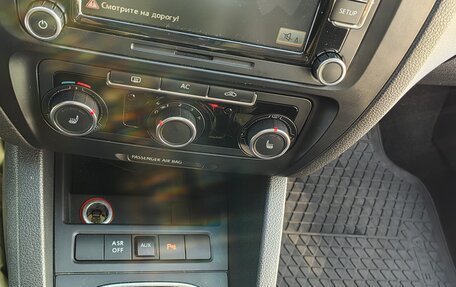 Volkswagen Jetta VI, 2011 год, 930 000 рублей, 14 фотография