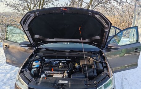 Volkswagen Jetta VI, 2011 год, 930 000 рублей, 15 фотография