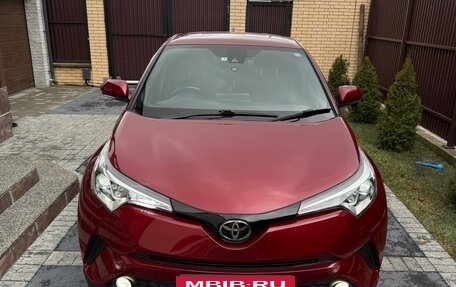 Toyota C-HR I рестайлинг, 2017 год, 1 700 000 рублей, 7 фотография