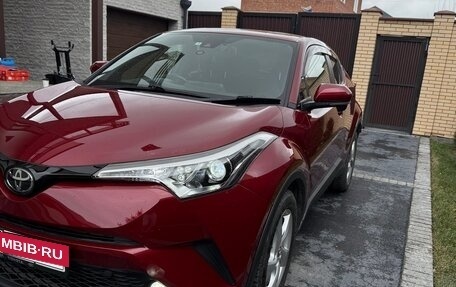 Toyota C-HR I рестайлинг, 2017 год, 1 700 000 рублей, 3 фотография