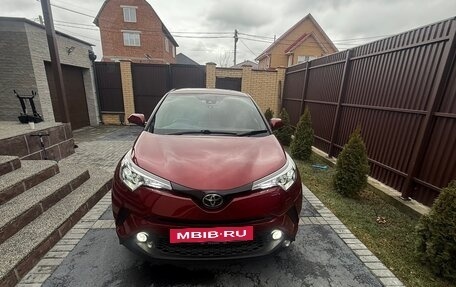 Toyota C-HR I рестайлинг, 2017 год, 1 700 000 рублей, 2 фотография