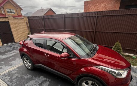 Toyota C-HR I рестайлинг, 2017 год, 1 700 000 рублей, 10 фотография