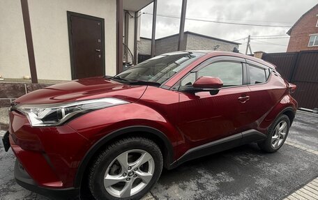 Toyota C-HR I рестайлинг, 2017 год, 1 700 000 рублей, 9 фотография