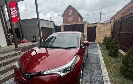 Toyota C-HR I рестайлинг, 2017 год, 1 700 000 рублей, 12 фотография