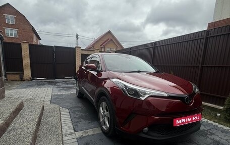 Toyota C-HR I рестайлинг, 2017 год, 1 700 000 рублей, 11 фотография