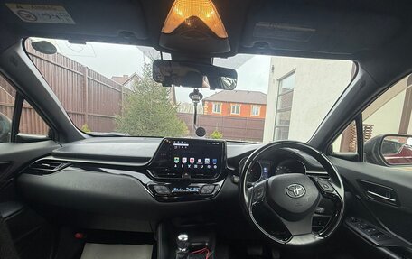 Toyota C-HR I рестайлинг, 2017 год, 1 700 000 рублей, 25 фотография