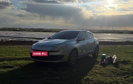 Renault Megane III, 2013 год, 600 000 рублей, 2 фотография