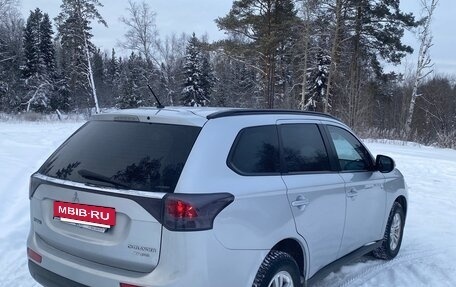Mitsubishi Outlander III рестайлинг 3, 2013 год, 1 450 000 рублей, 5 фотография