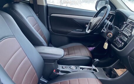 Mitsubishi Outlander III рестайлинг 3, 2013 год, 1 450 000 рублей, 9 фотография