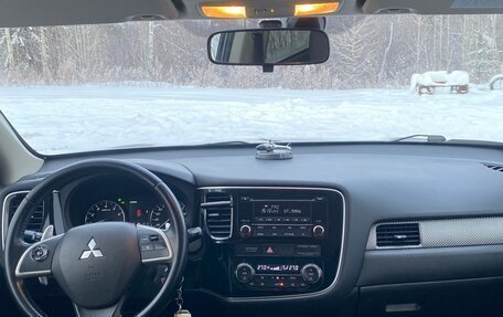 Mitsubishi Outlander III рестайлинг 3, 2013 год, 1 450 000 рублей, 12 фотография