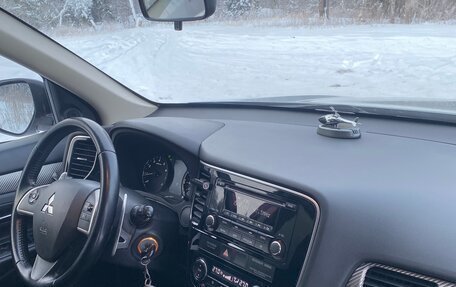 Mitsubishi Outlander III рестайлинг 3, 2013 год, 1 450 000 рублей, 10 фотография