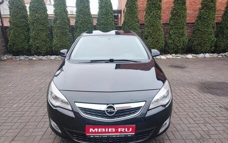 Opel Astra J, 2011 год, 820 000 рублей, 1 фотография