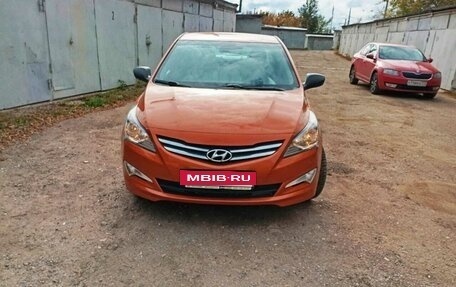 Hyundai Solaris II рестайлинг, 2015 год, 1 050 000 рублей, 1 фотография