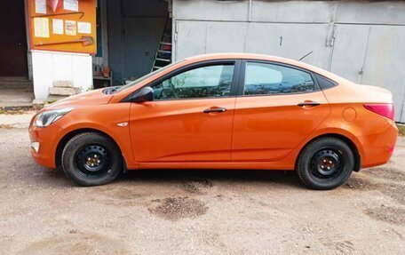 Hyundai Solaris II рестайлинг, 2015 год, 1 050 000 рублей, 3 фотография