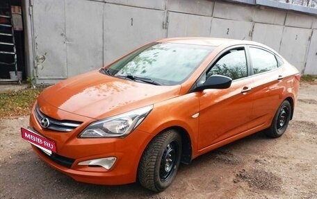 Hyundai Solaris II рестайлинг, 2015 год, 1 050 000 рублей, 2 фотография