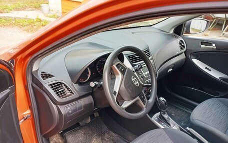 Hyundai Solaris II рестайлинг, 2015 год, 1 050 000 рублей, 10 фотография