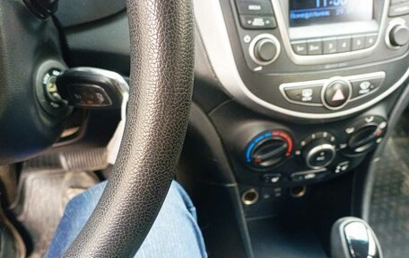 Hyundai Solaris II рестайлинг, 2015 год, 1 050 000 рублей, 13 фотография