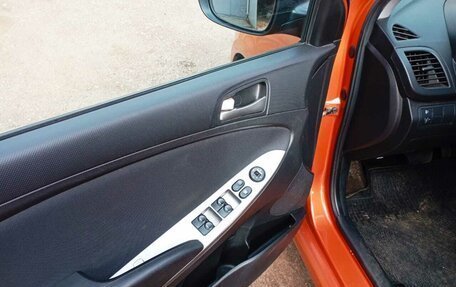 Hyundai Solaris II рестайлинг, 2015 год, 1 050 000 рублей, 11 фотография