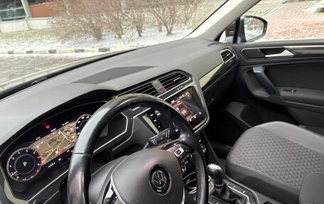 Volkswagen Tiguan II, 2017 год, 1 820 000 рублей, 20 фотография