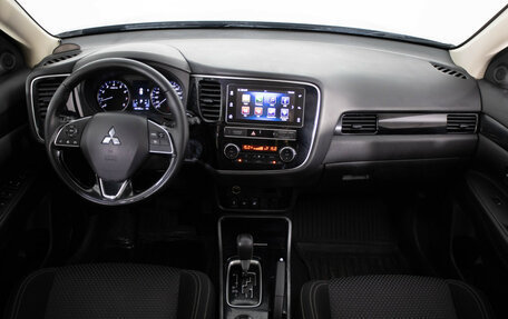 Mitsubishi Outlander III рестайлинг 3, 2019 год, 1 799 000 рублей, 9 фотография