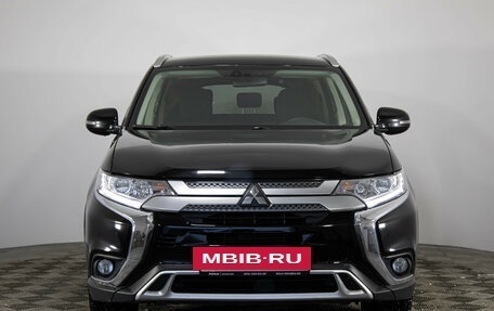 Mitsubishi Outlander III рестайлинг 3, 2019 год, 1 799 000 рублей, 2 фотография