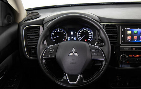 Mitsubishi Outlander III рестайлинг 3, 2019 год, 1 799 000 рублей, 10 фотография