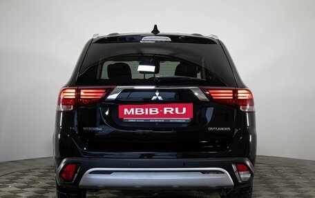 Mitsubishi Outlander III рестайлинг 3, 2019 год, 1 799 000 рублей, 6 фотография