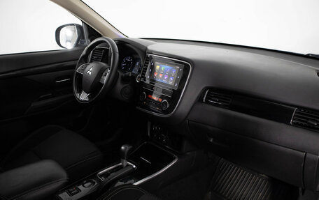 Mitsubishi Outlander III рестайлинг 3, 2019 год, 1 799 000 рублей, 17 фотография