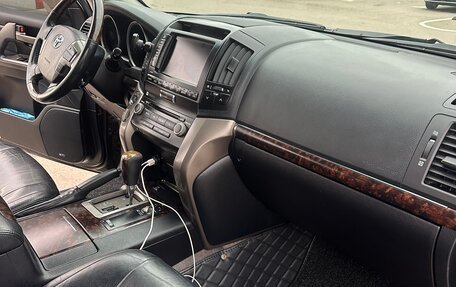 Toyota Land Cruiser 200, 2011 год, 2 550 000 рублей, 6 фотография