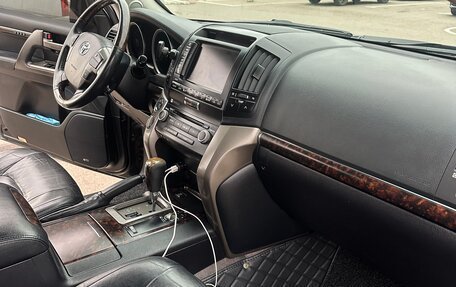 Toyota Land Cruiser 200, 2011 год, 2 550 000 рублей, 7 фотография