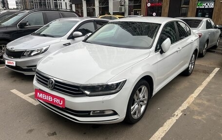 Volkswagen Passat B8 рестайлинг, 2015 год, 1 315 000 рублей, 2 фотография