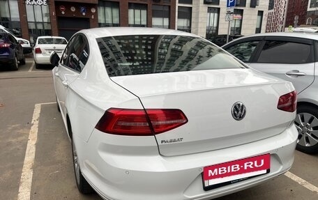 Volkswagen Passat B8 рестайлинг, 2015 год, 1 315 000 рублей, 10 фотография