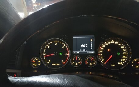 Volkswagen Touareg III, 2005 год, 1 000 000 рублей, 4 фотография