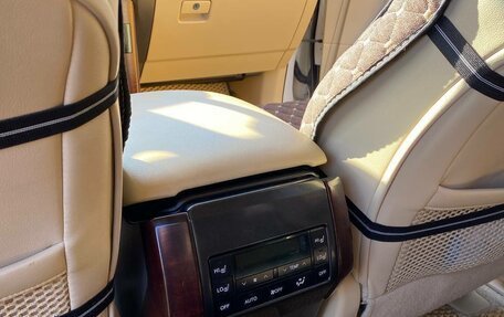 Toyota Land Cruiser Prado 150 рестайлинг 2, 2013 год, 3 950 000 рублей, 13 фотография