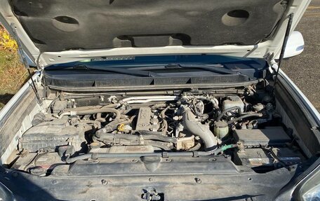 Toyota Land Cruiser Prado 150 рестайлинг 2, 2013 год, 3 950 000 рублей, 24 фотография