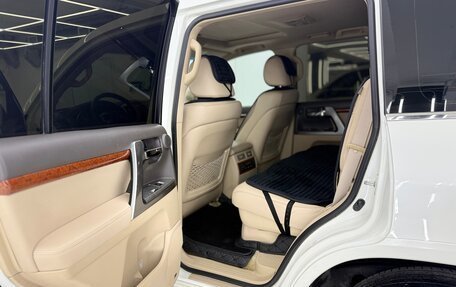 Toyota Land Cruiser 200, 2015 год, 5 350 000 рублей, 7 фотография