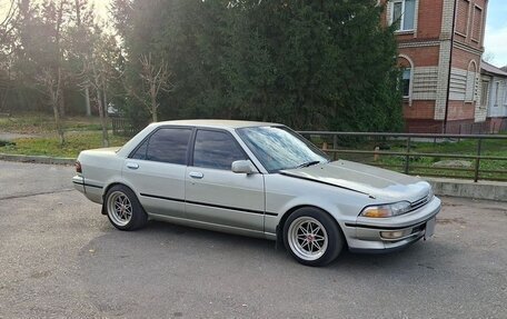 Toyota Carina, 1990 год, 350 000 рублей, 1 фотография
