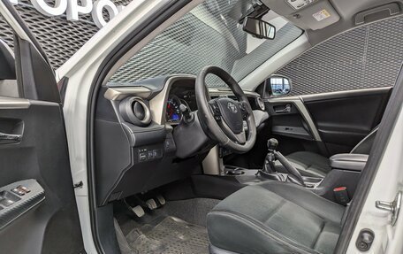 Toyota RAV4, 2015 год, 1 660 000 рублей, 15 фотография